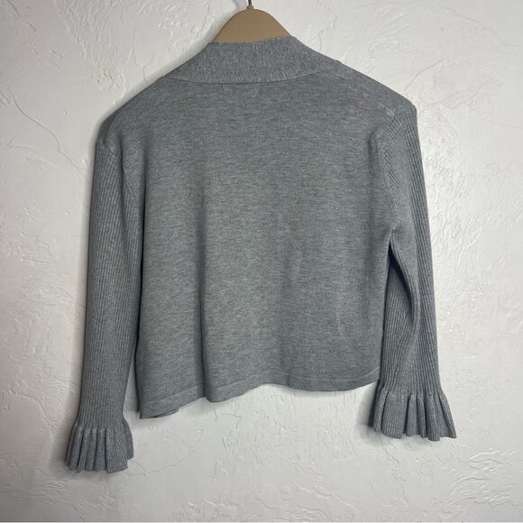 Premise Small Petite Cropped Short gray sweater with ruffled sleeves - Picture 2 of 4